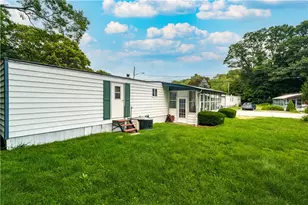 979 Toll Gate Rd, Warwick, RI 02886 - Photo 4
