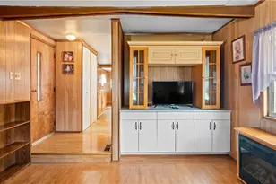 979 Toll Gate Rd, Warwick, RI 02886 - Photo 6