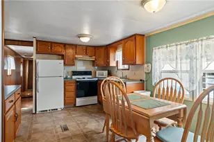 979 Toll Gate Rd, Warwick, RI 02886 - Photo 8