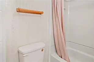979 Toll Gate Rd, Warwick, RI 02886 - Photo 16