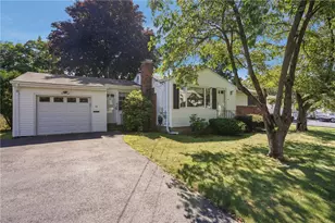 74 Ticonderoga Dr, Warwick, RI 02889 - Photo 2