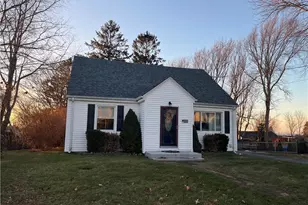 23 Cypress St, Portsmouth, RI 02871 - Photo 1