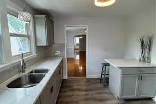 101 Rutherglen Ave, Providence, RI 02907 - Photo 6