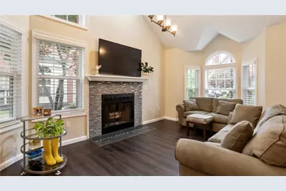 626 Smithfield Road #201, North Providence, RI 02904 - Photo 4