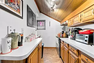 228 Main Rd, Tiverton, RI 02878 - Photo 22