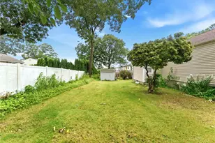 216 Hyde St, Cranston, RI 02920 - Photo 32