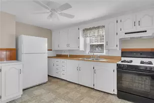 216 Riverside Ave, Warwick, RI 02889 - Photo 4