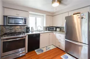 8 Fenner Ave, Newport, RI 02840 - Photo 10