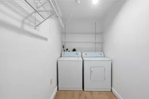 216 Toledo Ave, Pawtucket, RI 02860 - Photo 14