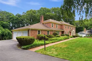 60 Fox Run, East Greenwich, RI 02818 - Photo 2