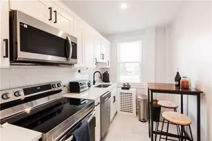 131 Broadway, Newport, RI 02840 - Photo 16