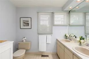 21 Beach St, Narragansett, RI 02882 - Photo 24