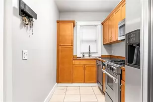 2 Poplar St, Providence, RI 02906 - Photo 8
