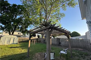 85 Ferris St, Pawtucket, RI 02861 - Photo 12