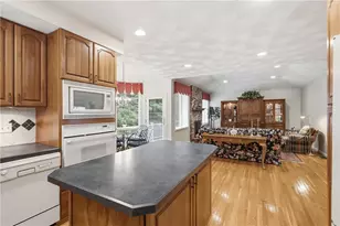 7 Foxwood Dr, Lincoln, RI 02865 - Photo 4