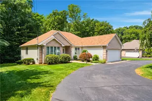 7 Foxwood Dr, Lincoln, RI 02865 - Photo 1