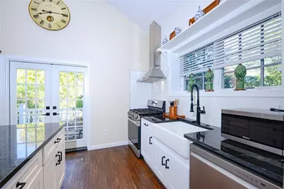 24 Anthony Street, Newport, RI 02840 - Photo 10