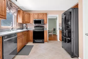 63 Derbyshire Dr, Cranston, RI 02921 - Photo 10