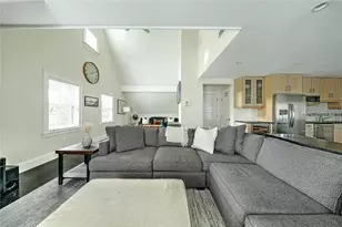 26 S Angell St, Providence, RI 02906 - Photo 8