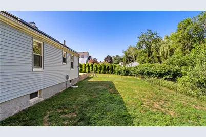 210 Dorman Avenue, North Providence, RI 02904 - Photo 28