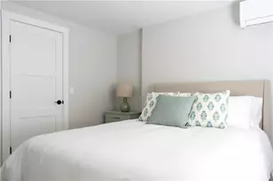 43 Franklin St, Newport, RI 02840 - Photo 2