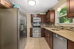 389 Great Rd, Lincoln, RI 02865 - Photo 6