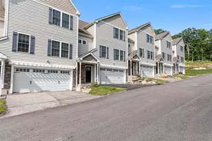 102 Hunting Hill Dr, Cumberland, RI 02864 - Photo 2