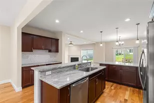 102 Hunting Hill Dr, Cumberland, RI 02864 - Photo 6