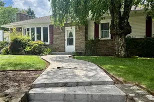 5 Susan Cir, Johnston, RI 02919 - Photo 2