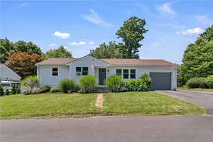 19 Sherwood Rd, Middletown, RI 02842 - Photo 2