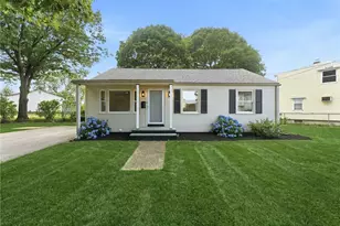 28 Plain St, East Providence, RI 02916 - Photo 2