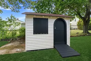 28 Plain St, East Providence, RI 02916 - Photo 32