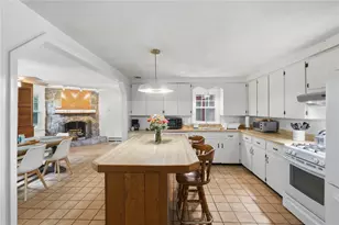 6 Lakewood Dr, Narragansett, RI 02882 - Photo 4