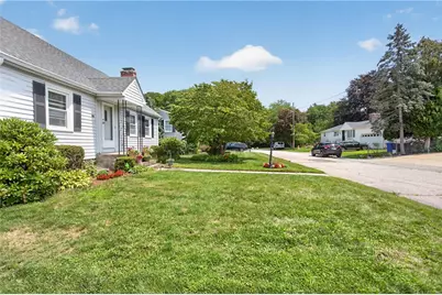 130 Thurston Street, East Providence, RI 02915 - Photo 4
