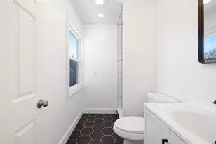 36 Kinnicutt Ave, Warren, RI 02885 - Photo 8