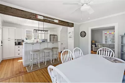 40 W Narragansett Avenue, Newport, RI 02840 - Photo 8