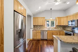 95 Uxbridge St, Cranston, RI 02920 - Photo 6
