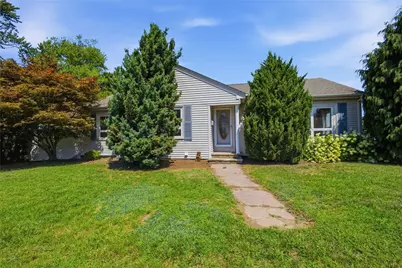 95 Uxbridge Street, Cranston, RI 02920 - Photo 1