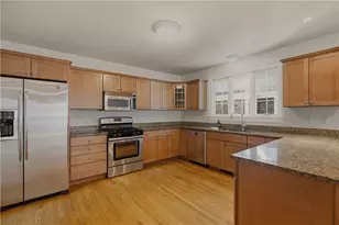 99 Ferry Landing Cir, Portsmouth, RI 02871 - Photo 8