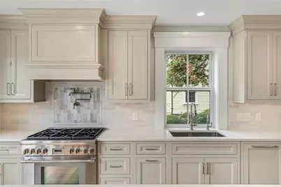 28 Mount Vernon Street, Newport, RI 02840 - Photo 18