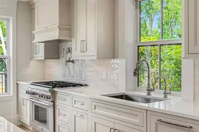 28 Mount Vernon Street, Newport, RI 02840 - Photo 22