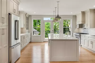 28 Mount Vernon Street, Newport, RI 02840 - Photo 16