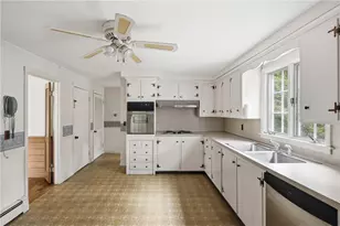 32 Bishop Dr, Cumberland, RI 02864 - Photo 12