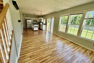 125 Goldenrod Dr, Middletown, RI 02842 - Photo 4