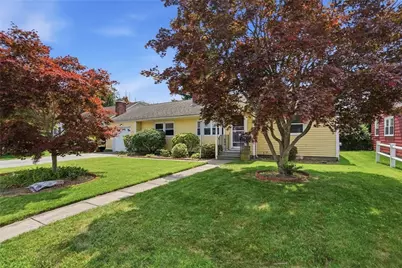 54 Winthrop Street, East Providence, RI 02915 - Photo 2