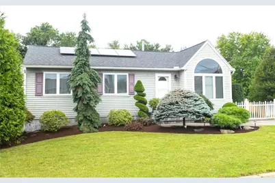 9 Mallory Court, Cranston, RI 02910 - Photo 2