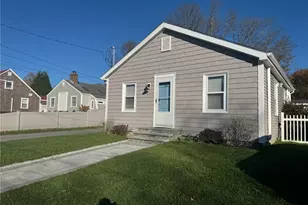 53 Center Ave, Middletown, RI 02842 - Photo 2