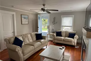 53 Center Ave, Middletown, RI 02842 - Photo 4