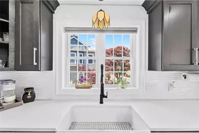 318 Farmington Avenue, Cranston, RI 02920 - Photo 8