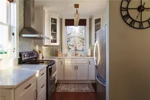 114 Girard Ave, Newport, RI 02840 - Photo 10